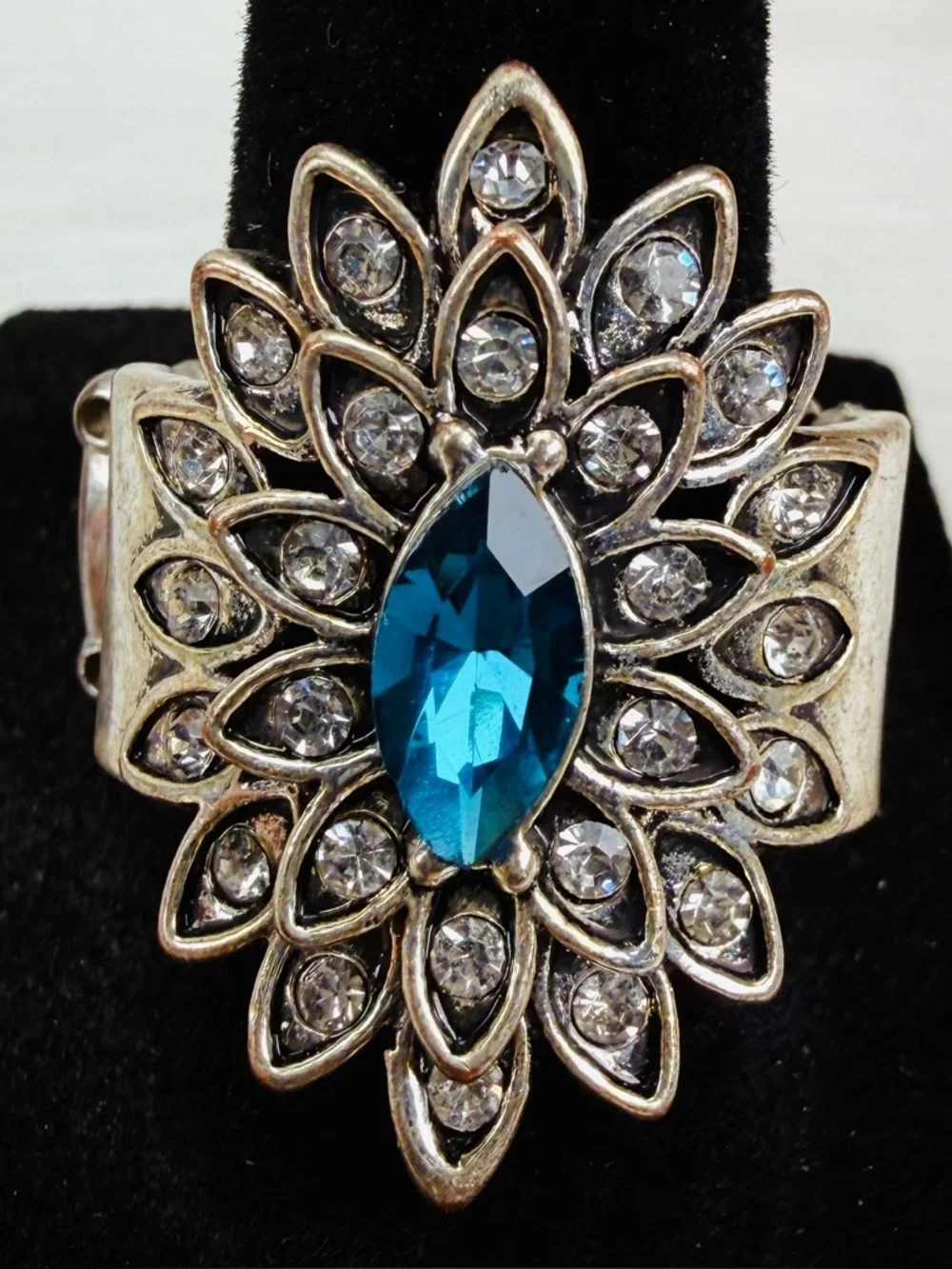 Vintage Silvertone Blue Crystal Floral Statement Stretch Ring Size 7